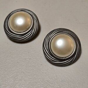 Beautiful Vintage French Design  Silver Tone Faux Pearl Clip-on Earrings 14